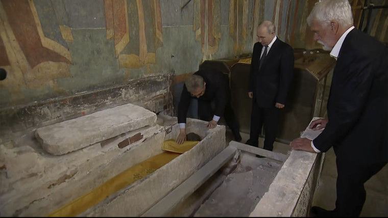 Rusia apelează la moaștele unui sfânt medieval pentru a mobiliza trupele 3 ore în urmă 557