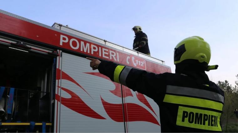 /VIDEO/ Incendiu la Bălți: Un adolescent a alertat pompierii și a contribuit la salvarea unui bărbat