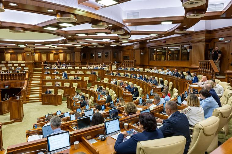 Rectificarea bugetului de stat, votată în prima lectură. Cheltuielile cresc cu 2,77 miliarde de lei
