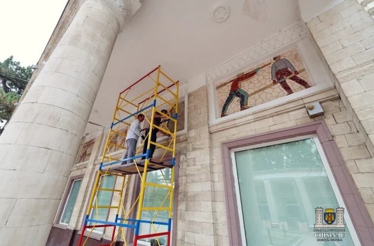 Ansamblul de mozaicuri „Sportul” din capitală a intrat în proces de restaurare