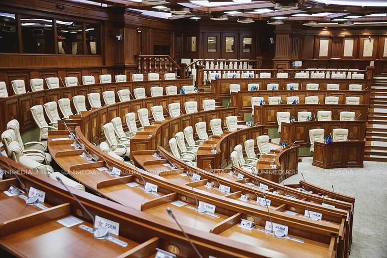(video) Parlamentul, cu scântei în prima ședință de toamnă: Importul cerealelor cu licență provizorie, audierea miniștrilor respinsă de PAS, iar ancheta întreprinderilor de stat, prelungită