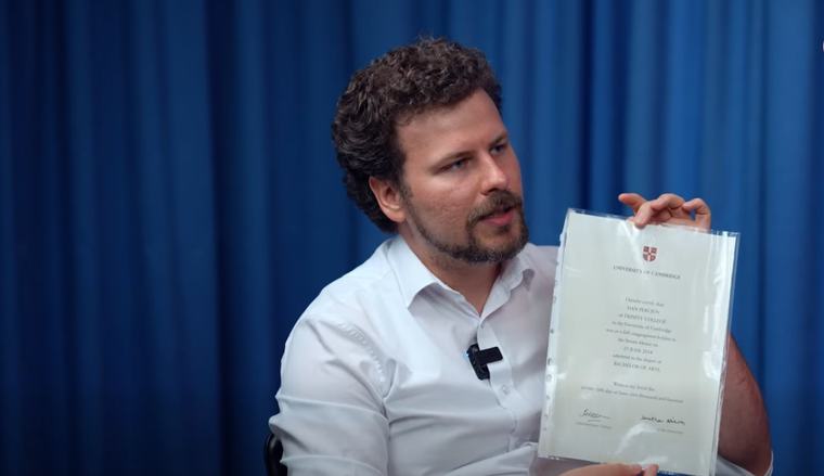(video) „Pentru vocile care spun că nu am dat BAC-ul.” Dan Perciun și-a prezentat diplomele: Până acum achit creditul pentru studiile la Cambridge