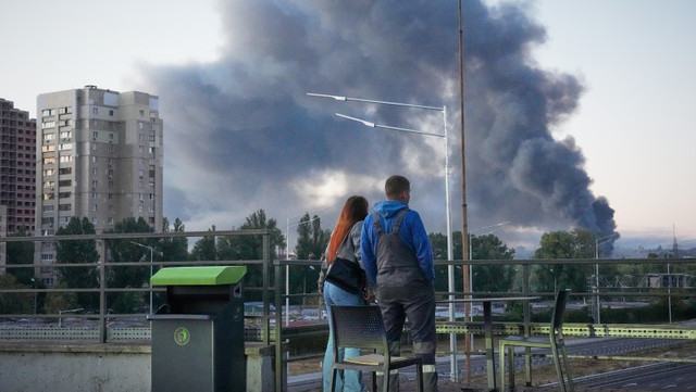 Rusia a reluat atacurile cu rachete asupra Kievului după o pauză de trei zile: cel puțin doi morți și șapte răniți