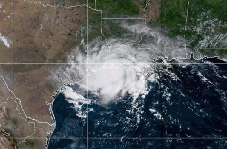 Fenomen rar în Pacific: două uragane și o furtună tropicală simultan