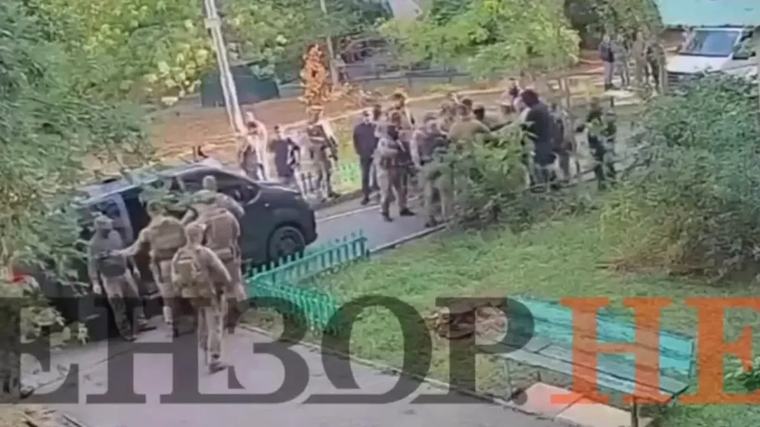 Schimb de focuri între serviciile secrete ucrainene, în plină stradă la Kiev: trei ofițeri ai HUR au fost răniți, iar Zelenski cere anchete interne - VIDEO