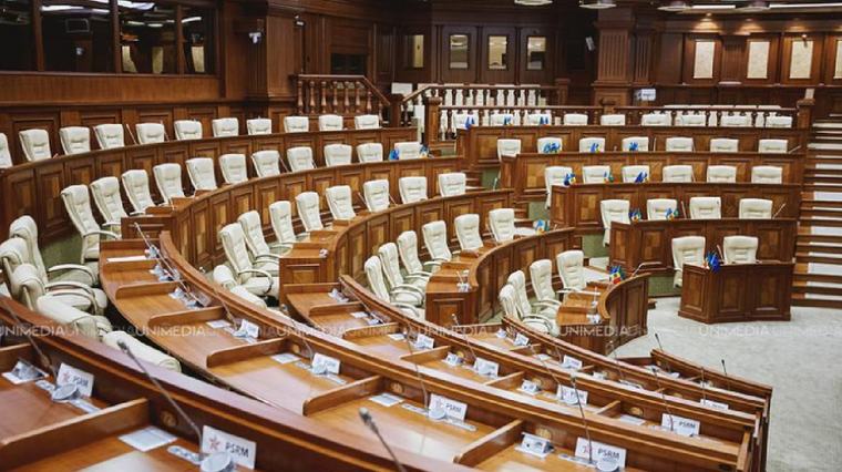 Deputații, obligați să vorbească doar în limba română la ședințe și nu vor mai putea adera la alte fracțiuni: Opoziția va avea o zi dedicată, iar Guvernul – o oră pentru explicații